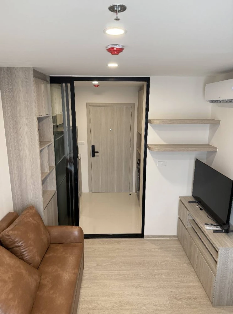 For rent: Origin Plug & Play E22 Station, 3rd floor, facing Big C, fully furnished, ready to move in with just your suitcase.