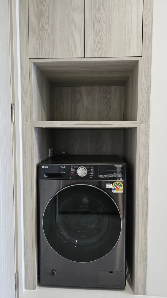 For rent: Origin Plug & Play E22 Station, 3rd floor, facing Big C, fully furnished, ready to move in with just your suitcase.