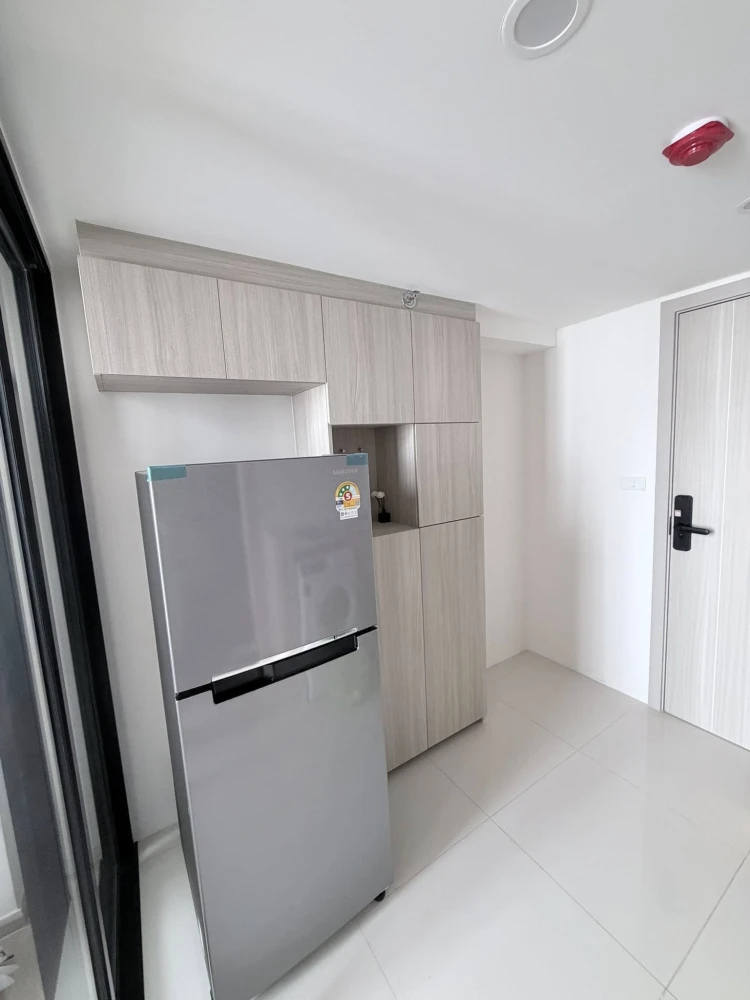 For rent: Origin Plug & Play E22 Station. Spacious room with plenty of usable space, high ceilings, airy and cool. What are you waiting for?