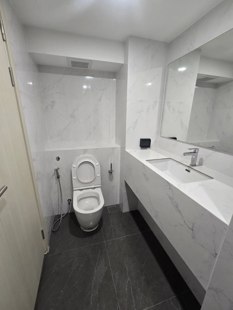 Rent an Origin Plug & Play E22 Station unit, high floor, spacious and comfortable. Book now!