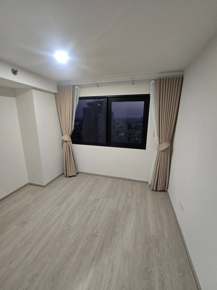 Rent an Origin Plug & Play E22 Station unit, high floor, spacious and comfortable. Book now!