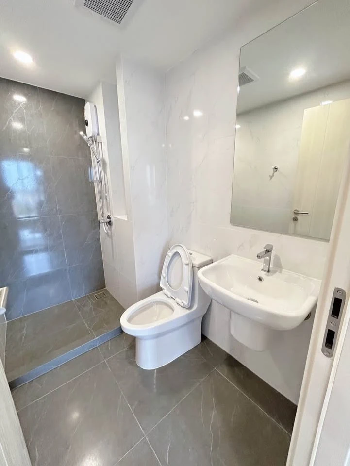 Origin Plug & Play E22 Station for rent, a lovely room with complete furniture and appliances. Just bring your bags and move in!
