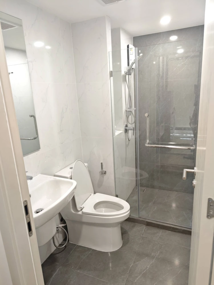 For rent: Origin Plug & Play E22 Station apartment. Nice location, convenient transportation, fully furnished. Don't miss out!