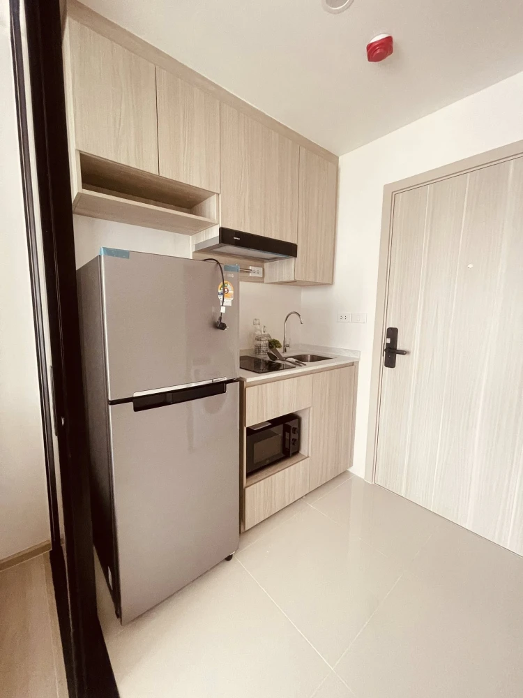 For rent: ORIGIN Plug & Play E22 Station, studio room with walk-in closet, fully furnished, ready to move in immediately.