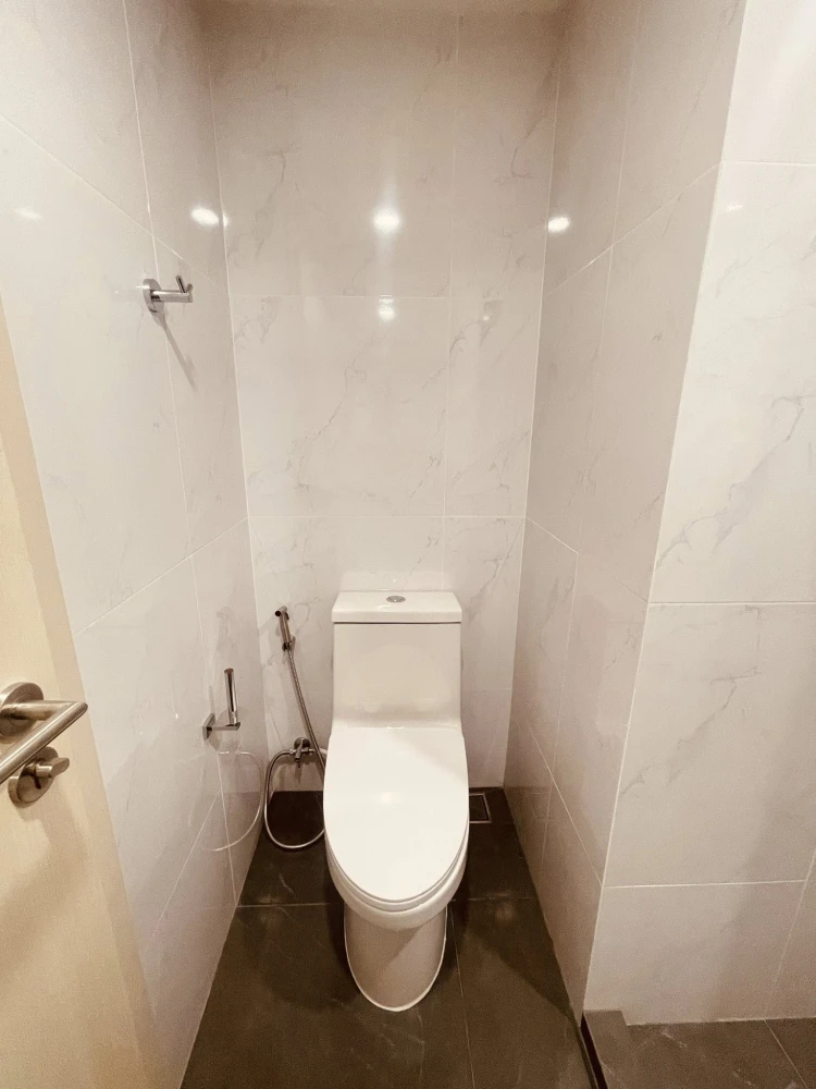 For rent: ORIGIN Plug & Play E22 Station, studio room with walk-in closet, fully furnished, ready to move in immediately.