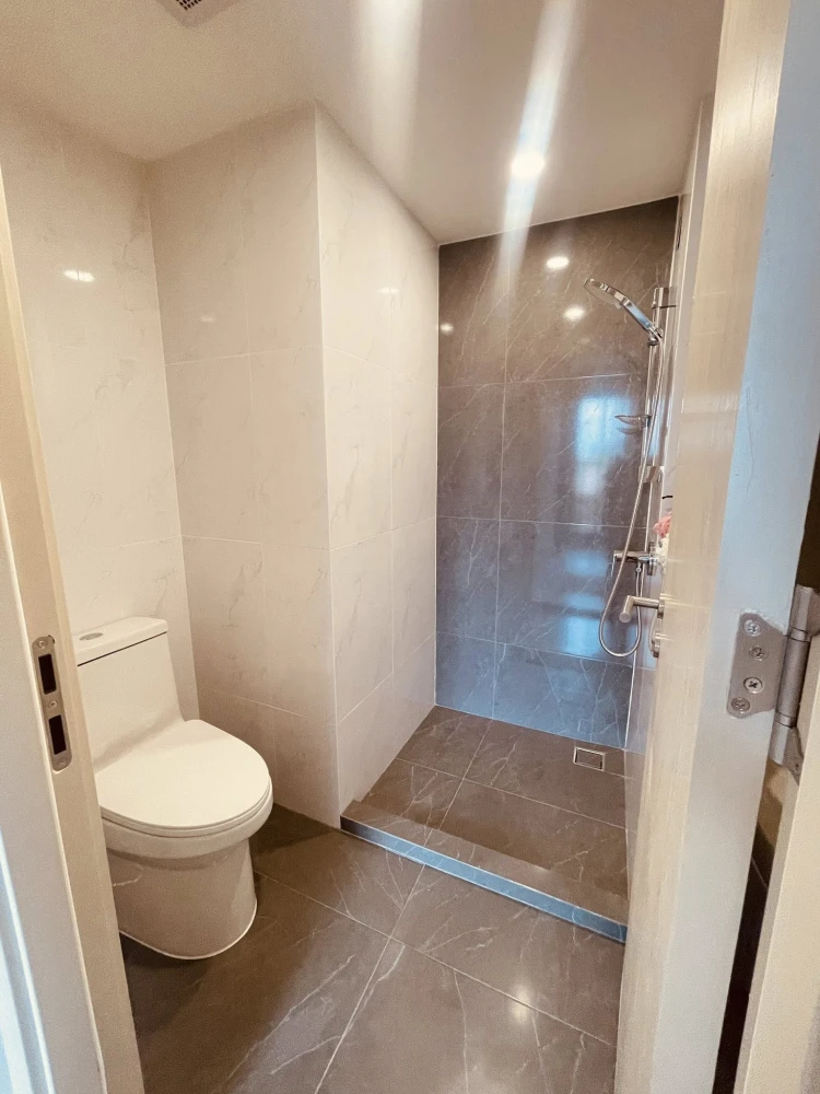 For rent: ORIGIN Plug & Play E22 Station, studio room with walk-in closet, fully furnished, ready to move in immediately.