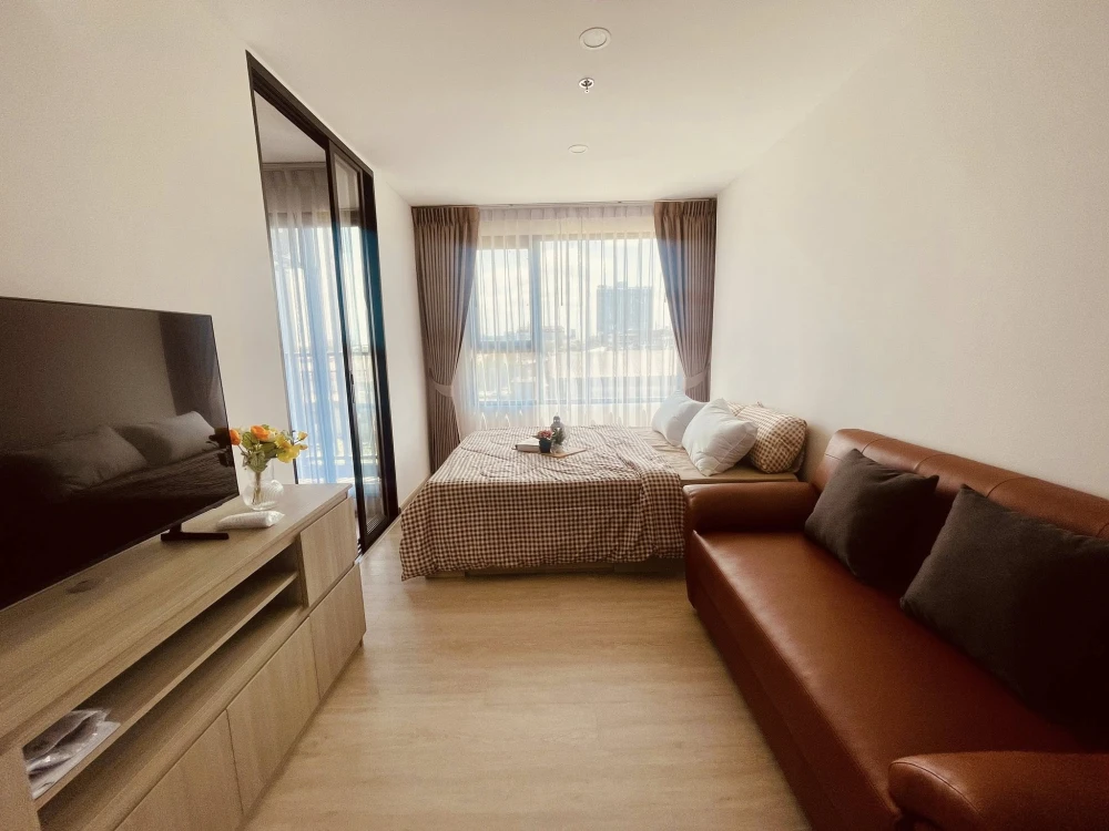 For rent: ORIGIN Plug & Play E22 Station, studio room with walk-in closet, fully furnished, ready to move in immediately.