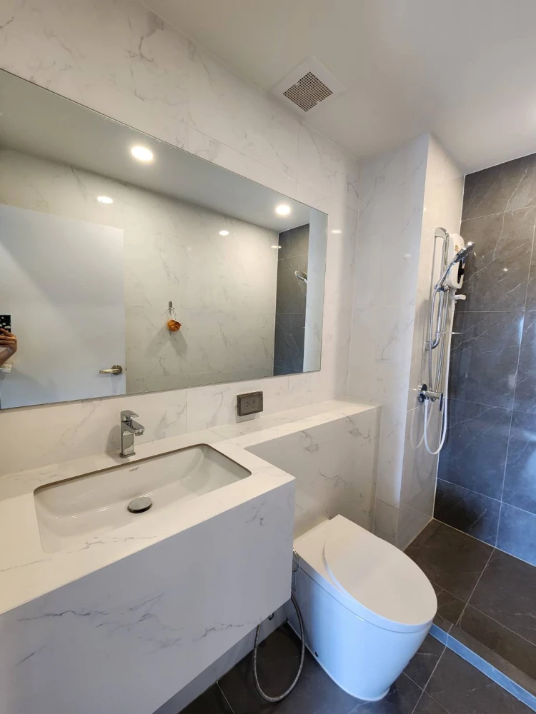 For rent: Origin Plug & Play Nonthaburi Station, high floor unit, ready to move in. Fully furnished with all amenities. Just bring your suitcase! Book