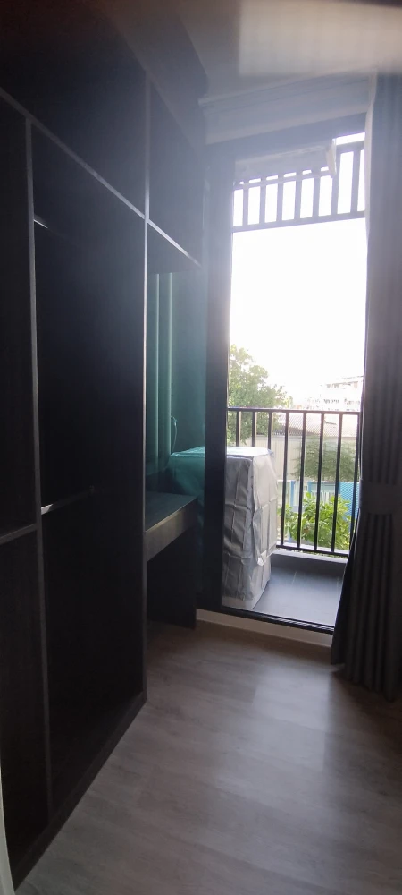 For rent: Origin Plug & Play Ramintra, 1 bedroom, has a walk-in closet, just bring your bags and move in.