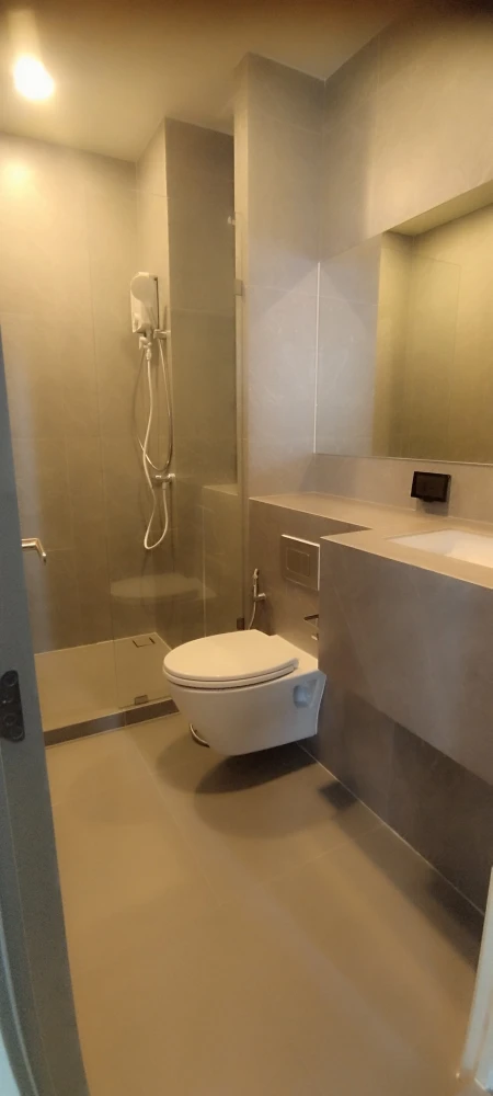 For rent: Origin Plug & Play Ramintra, 1 bedroom, has a walk-in closet, just bring your bags and move in.