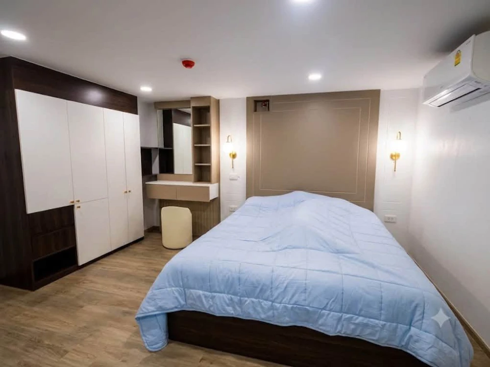 For rent: Origin Plug & Play Ramintra, Duplex unit (2 floors), high ceiling (4.2m), spacious and comfortable. Just bring your suitcase and move in!