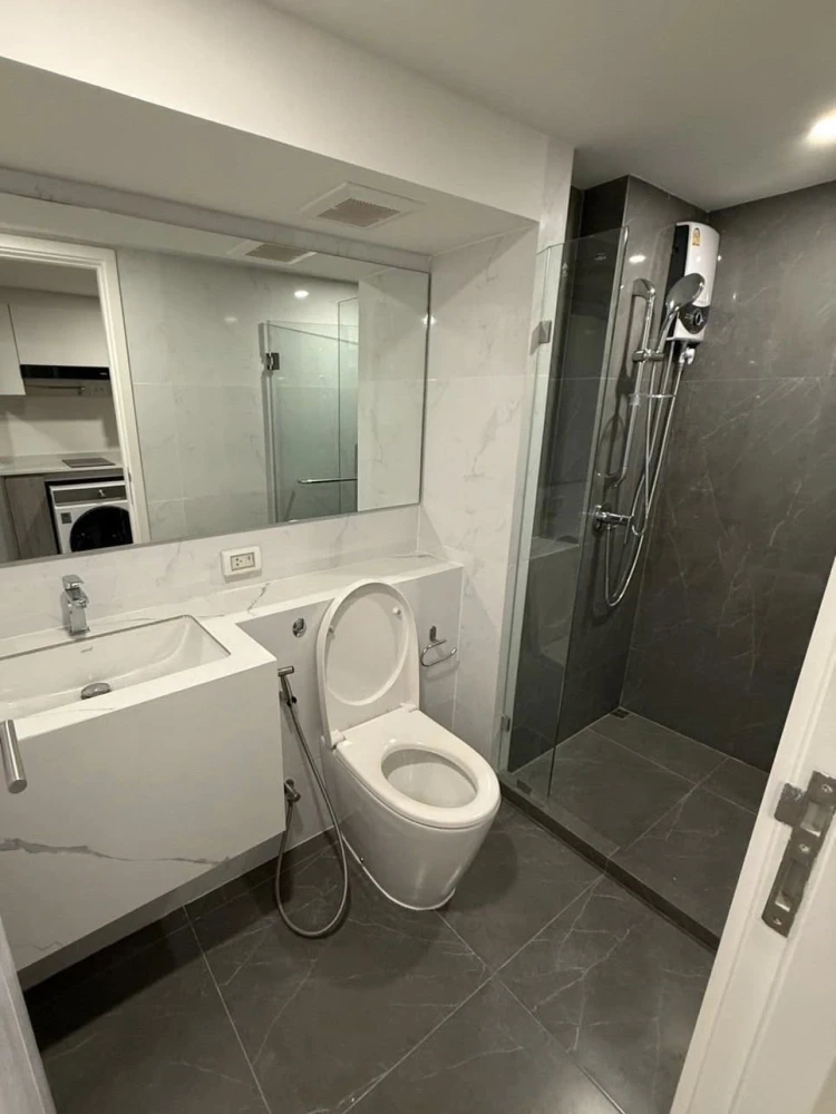 For rent: Origin Plug & Play Ramkhamhaeng Triple Station, 11th floor, Building A, complete with furniture and electrical appliances, ready to move in
