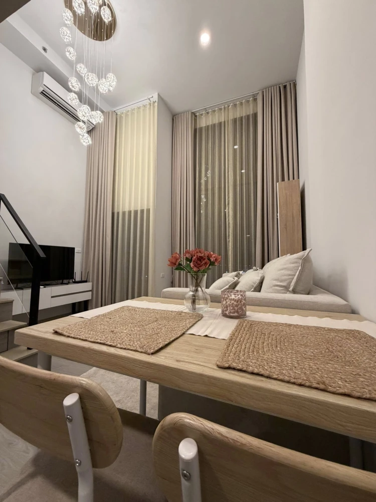 For rent: Origin Plug & Play Ramkhamhaeng Triple Station, high floor (20th floor), unobstructed view, fully furnished, ready to move in.