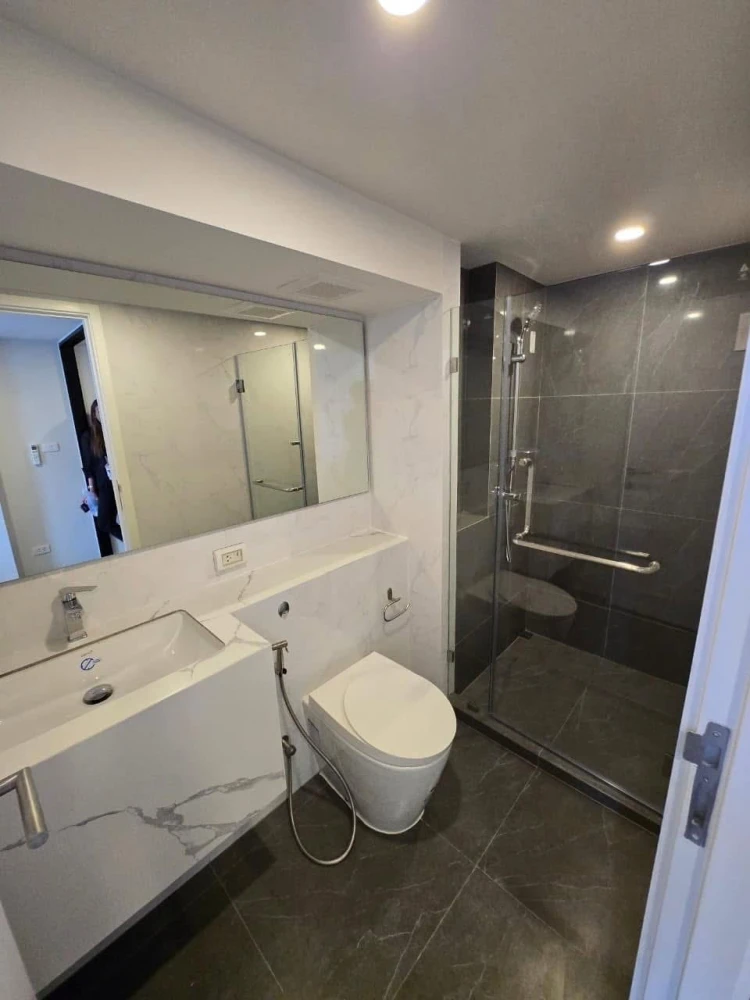 For rent: Origin Plug & Play Ramkhamhaeng Triple Station, north-facing room, good location, high ceiling, beautiful view, reserve now.