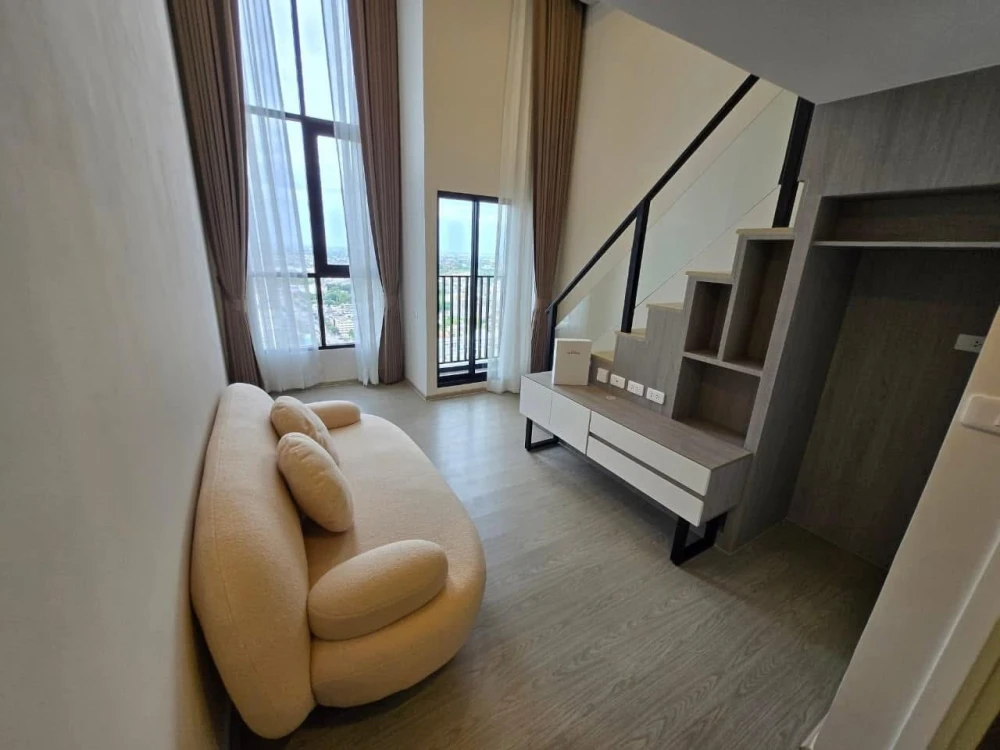 For rent: Origin Plug & Play Ramkhamhaeng Triple Station, north-facing room, good location, high ceiling, beautiful view, reserve now.