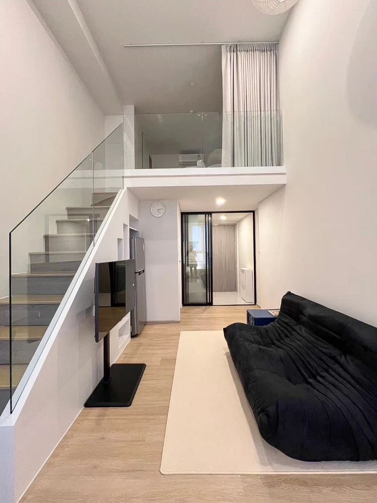 For rent: Origin Plug & Play Ramkhamhaeng Triple Station, a comfortable room with high, airy ceilings. Reserve now!