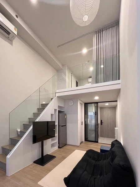 For rent: Origin Plug & Play Ramkhamhaeng Triple Station, a comfortable room with high, airy ceilings. Reserve now!