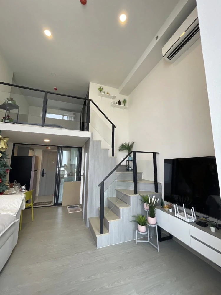 For rent: Origin Plug & Play Ramkhamhaeng Triple Station, high ceiling room, airy, decorated in a controlled tone, fully furnished, hurry and book now