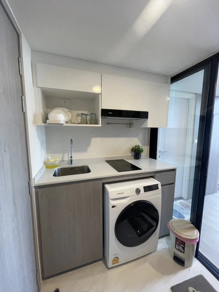 For rent: Origin Plug & Play Ramkhamhaeng Triple Station, high ceiling room, airy, decorated in a controlled tone, fully furnished, hurry and book now