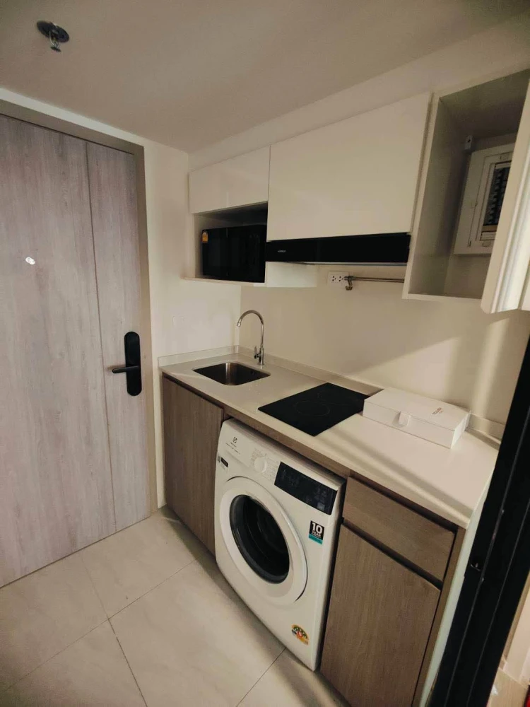 Rent a unit at Origin Plug & Play Ramkhamhaeng Triple Station. High ceilings, spacious and airy. Great location, convenient transportation. Book now!