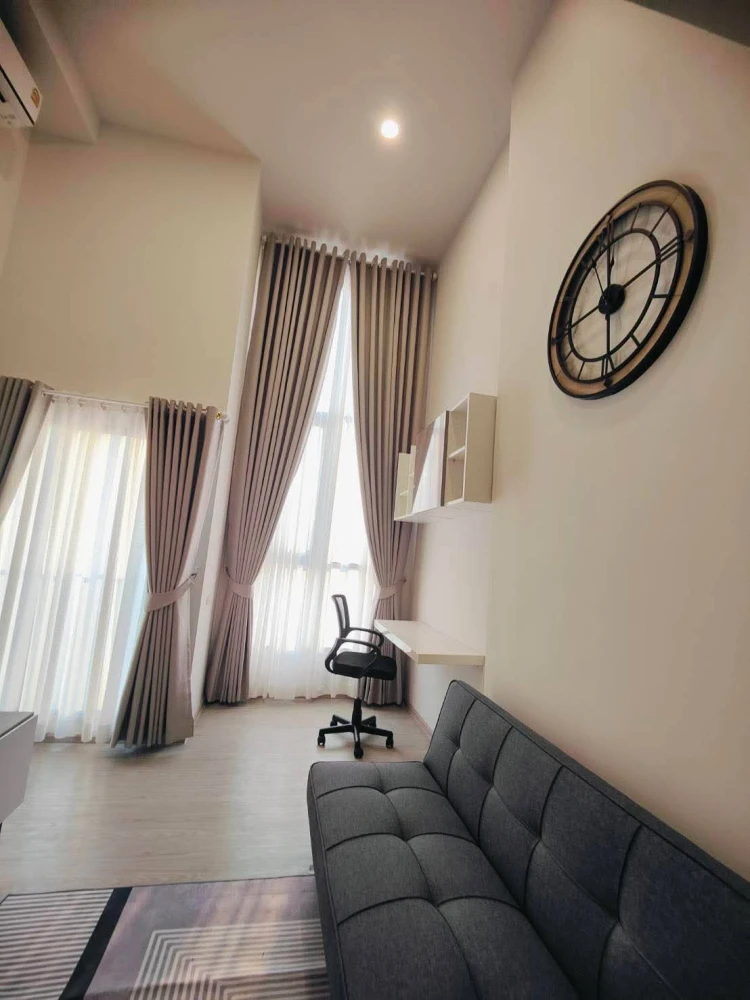 Rent a unit at Origin Plug & Play Ramkhamhaeng Triple Station. High ceilings, spacious and airy. Great location, convenient transportation. Book now!