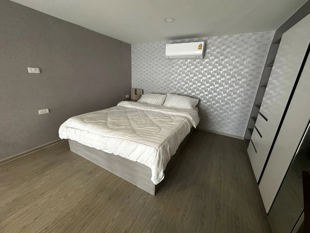 For rent: Origin Plug & Play Ramkhamhaeng Triple Station, high ceiling room, airy, lots of usable space, good location, you will regret it if you miss