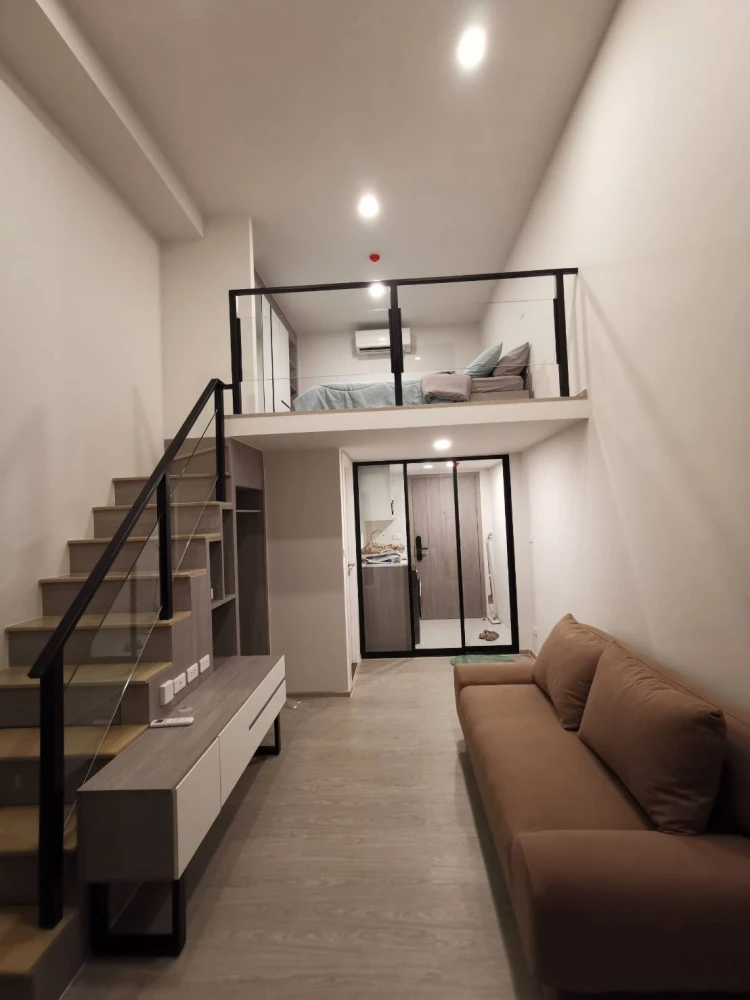 For rent: Origin Plug & Play Ramkhamhaeng Triple Station unit. High ceilings, spacious, fully furnished. Book now!