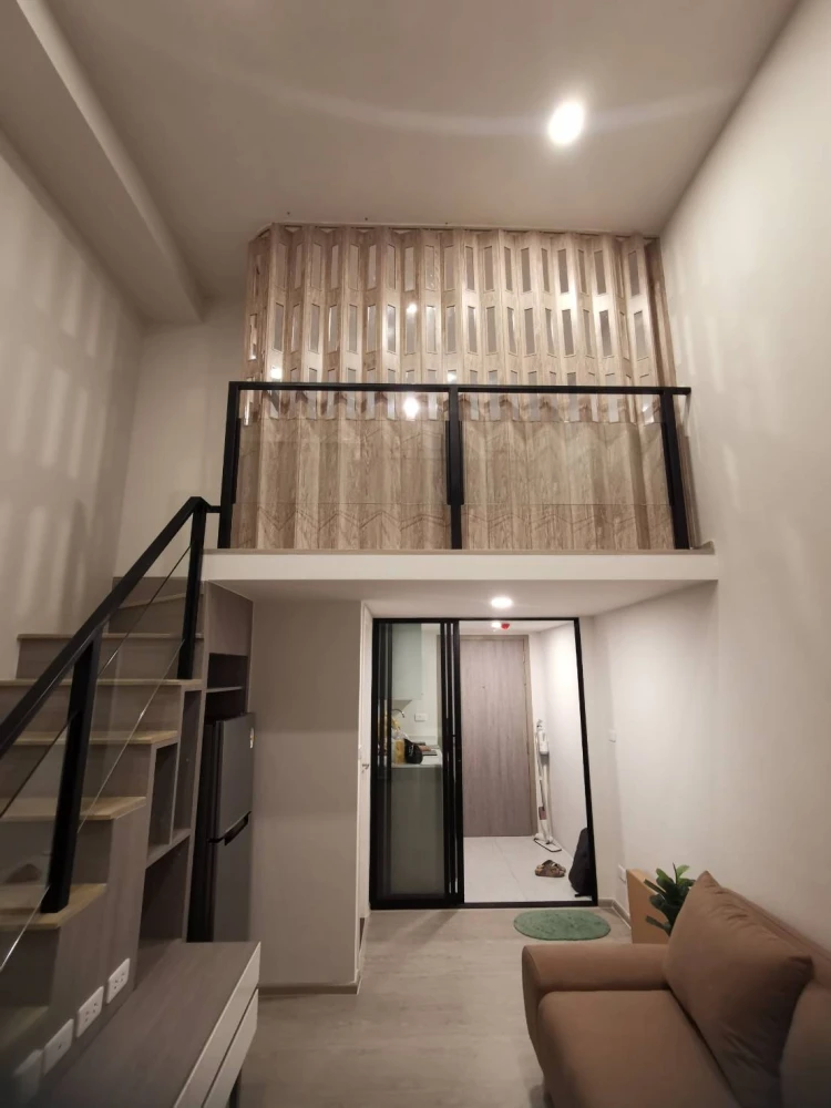 For rent: Origin Plug & Play Ramkhamhaeng Triple Station unit. High ceilings, spacious, fully furnished. Book now!