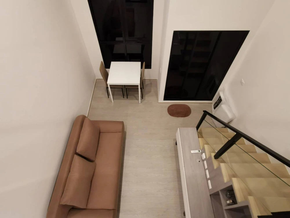 For rent: Origin Plug & Play Ramkhamhaeng Triple Station unit. High ceilings, spacious, fully furnished. Book now!