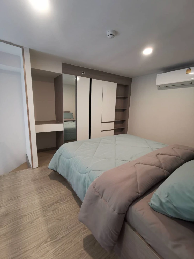 For rent: Origin Plug & Play Ramkhamhaeng Triple Station unit. High ceilings, spacious, fully furnished. Book now!