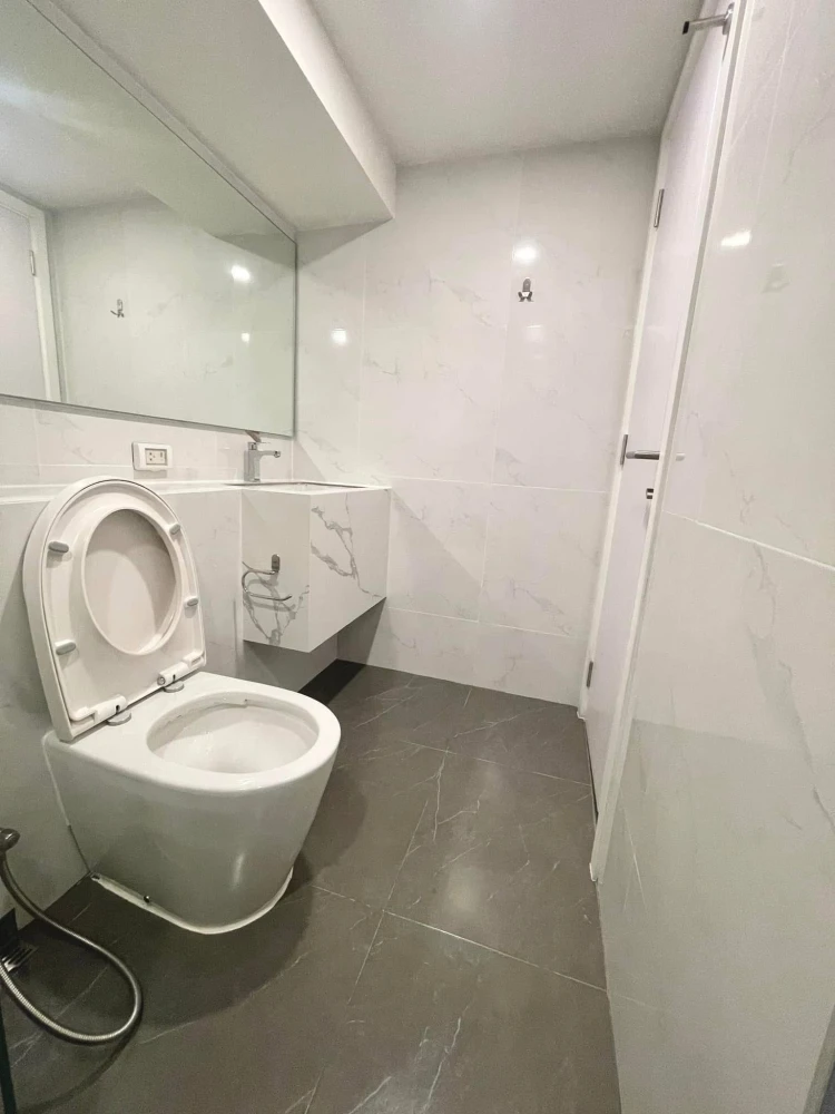 For rent: Origin Plug & Play Ramkhamhaeng Triple Station, complete with electrical appliances, basic furniture, ready to move in