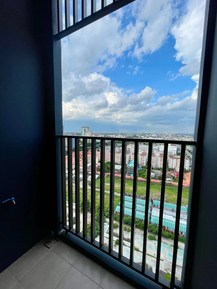 For rent: Origin Plug & Play Ramkhamhaeng Triple Station, complete with electrical appliances, basic furniture, ready to move in