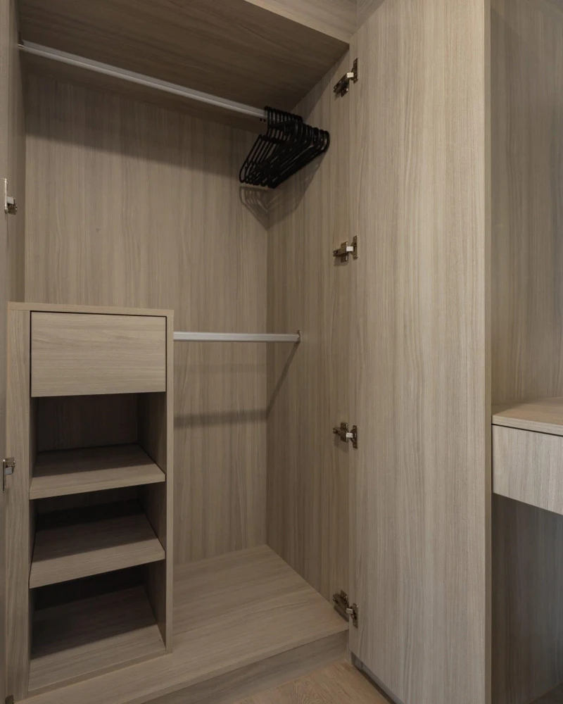 Rent Origin Plug&Play E22 Station, a spacious and airy unit with high ceilings and fully furnished. Book now!