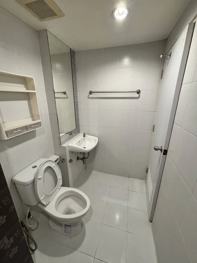 For rent: Origins Bangmod-Rama 2, corner unit, 8th floor, garden and pool view. Affordable price. Don't miss out!