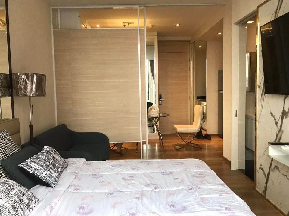 For rent: PARK 24 Origin Phrom Phong, 1 bedroom, 1 bathroom, garden view, beautifully decorated, built-in, very worth booking.