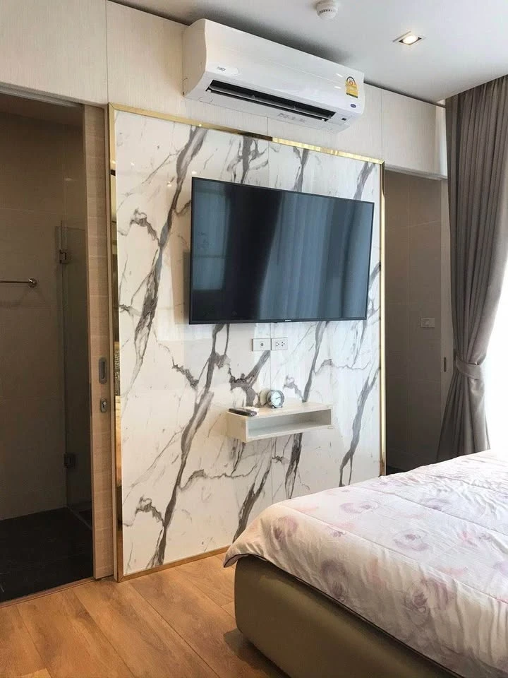For rent: PARK 24 Origin Phrom Phong, 1 bedroom, 1 bathroom, garden view, beautifully decorated, built-in, very worth booking.