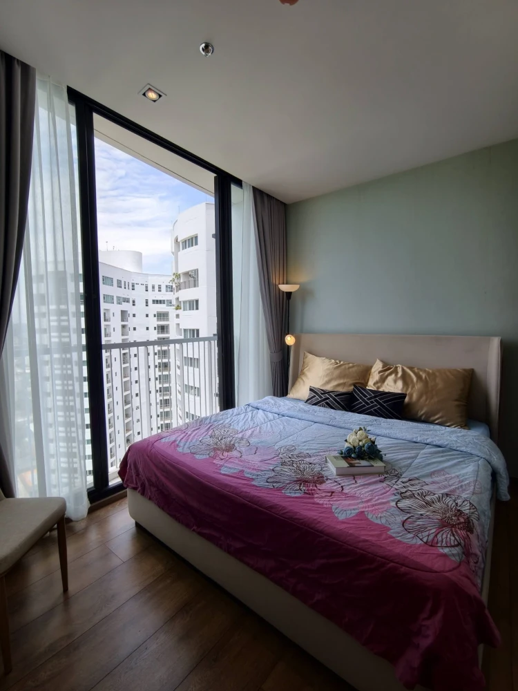 For rent: Park 24 Origin Phrom Phong, 2 bedrooms, spacious living area, fully furnished, ready to move in.