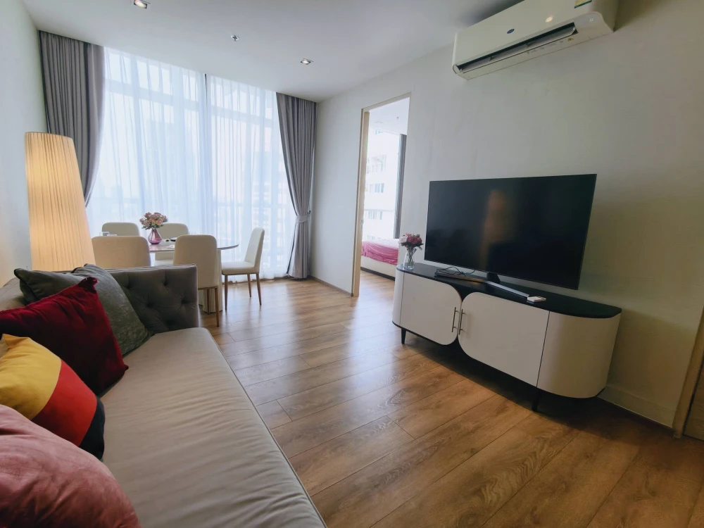 For rent: Park 24 Origin Phrom Phong, 2 bedrooms, spacious living area, fully furnished, ready to move in.