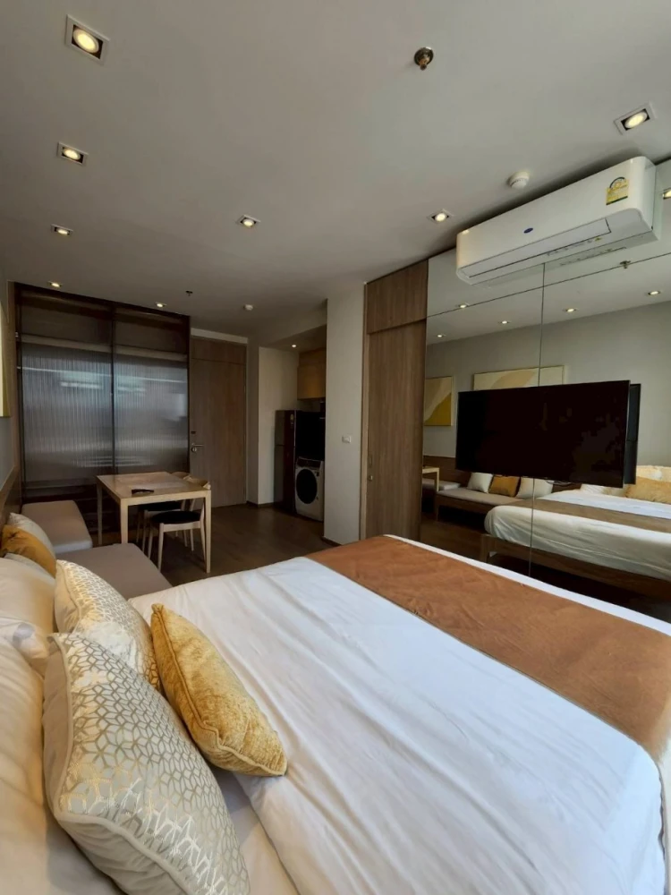For rent: Park 24 Origin Phrom Phong, 20th floor, very high, with beautiful built-in furniture, fully decorated, ready to move in.