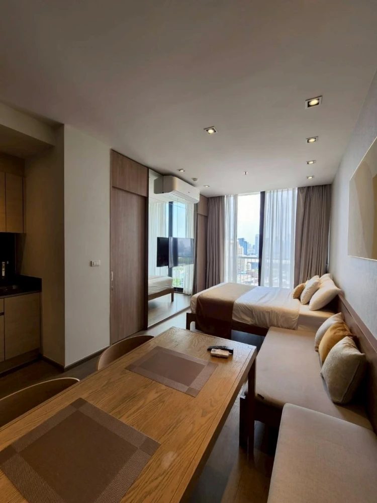 For rent: Park 24 Origin Phrom Phong, 20th floor, very high, with beautiful built-in furniture, fully decorated, ready to move in.