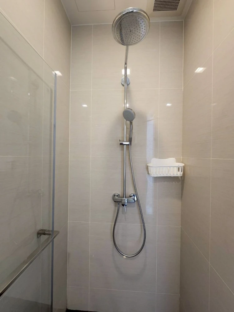 For rent: Park 24 Origin Phrom Phong, 20th floor, very high, with beautiful built-in furniture, fully decorated, ready to move in.