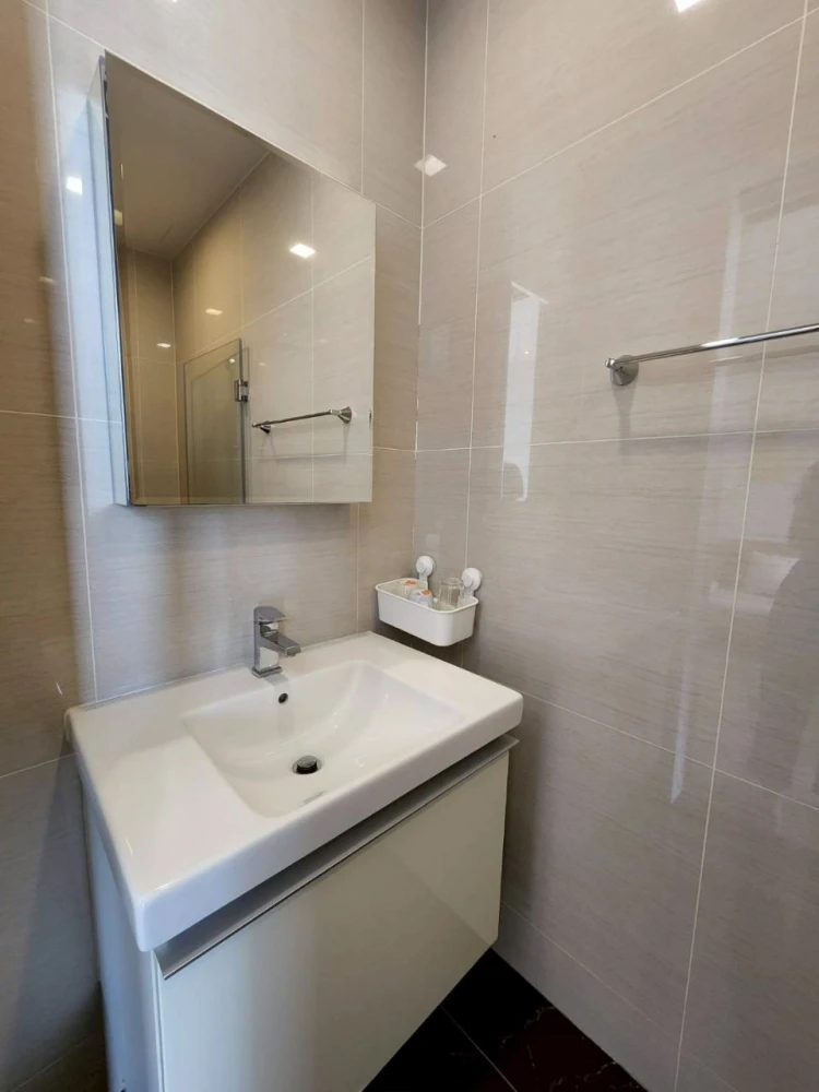For rent: Park 24 Origin Phrom Phong, 20th floor, very high, with beautiful built-in furniture, fully decorated, ready to move in.