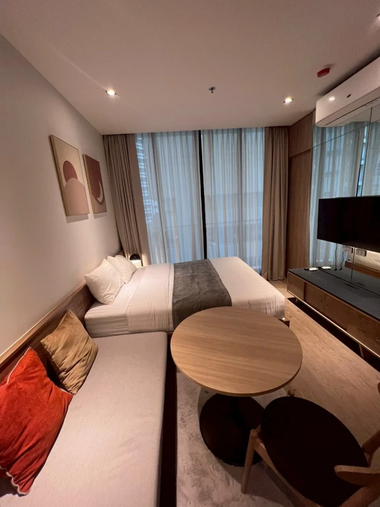 For rent: Park 24 Origin Phrom Phong with excellent built-in furniture. Don't miss it!