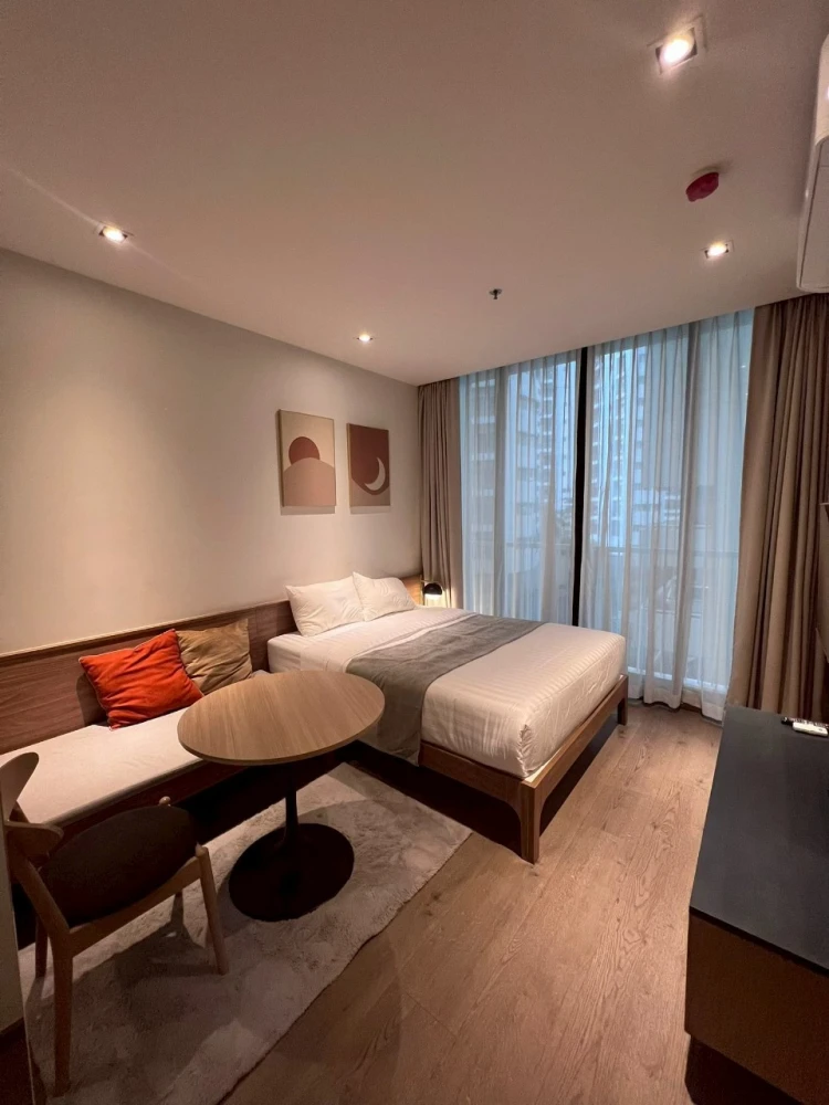For rent: Park 24 Origin Phrom Phong with excellent built-in furniture. Don't miss it!