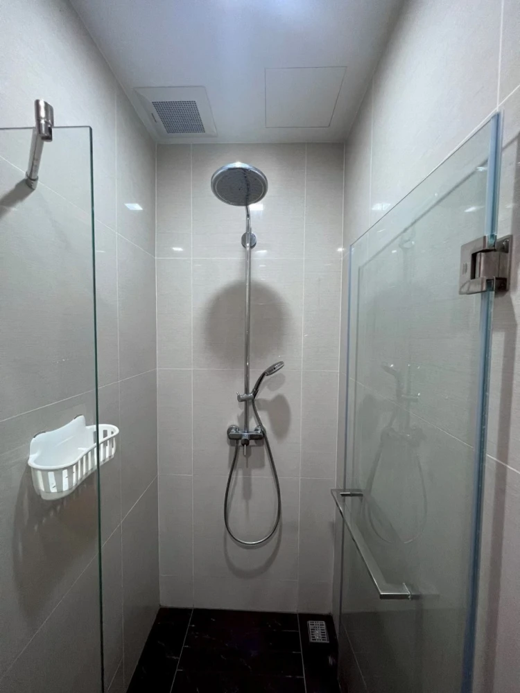 For rent: Park 24 Origin Phrom Phong with excellent built-in furniture. Don't miss it!