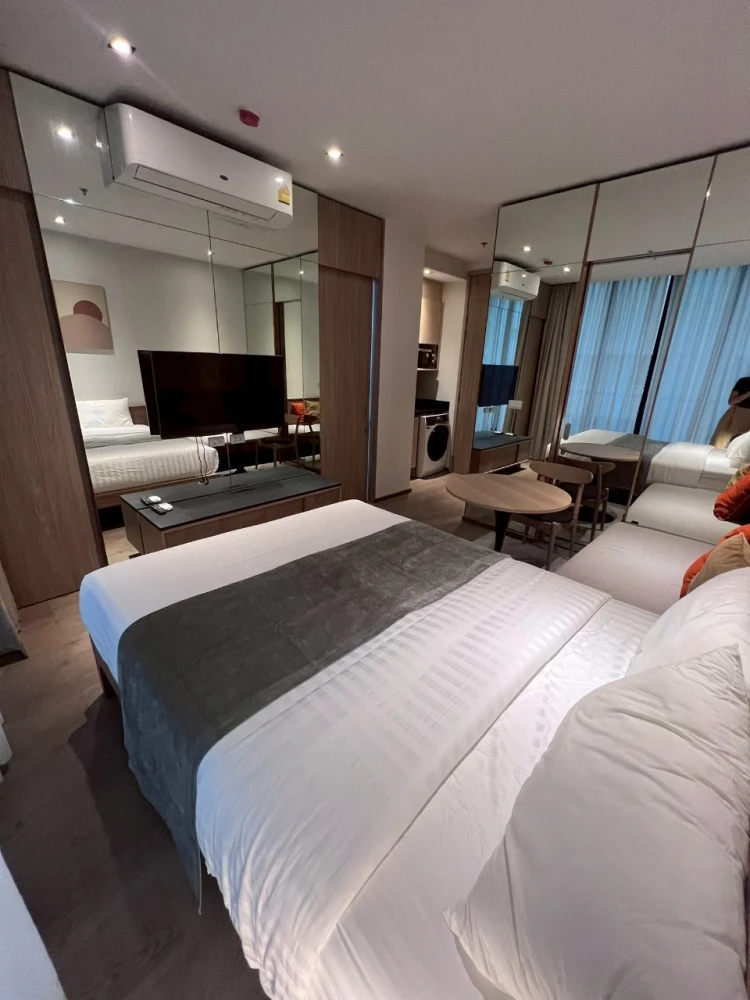 For rent: Park 24 Origin Phrom Phong with excellent built-in furniture. Don't miss it!