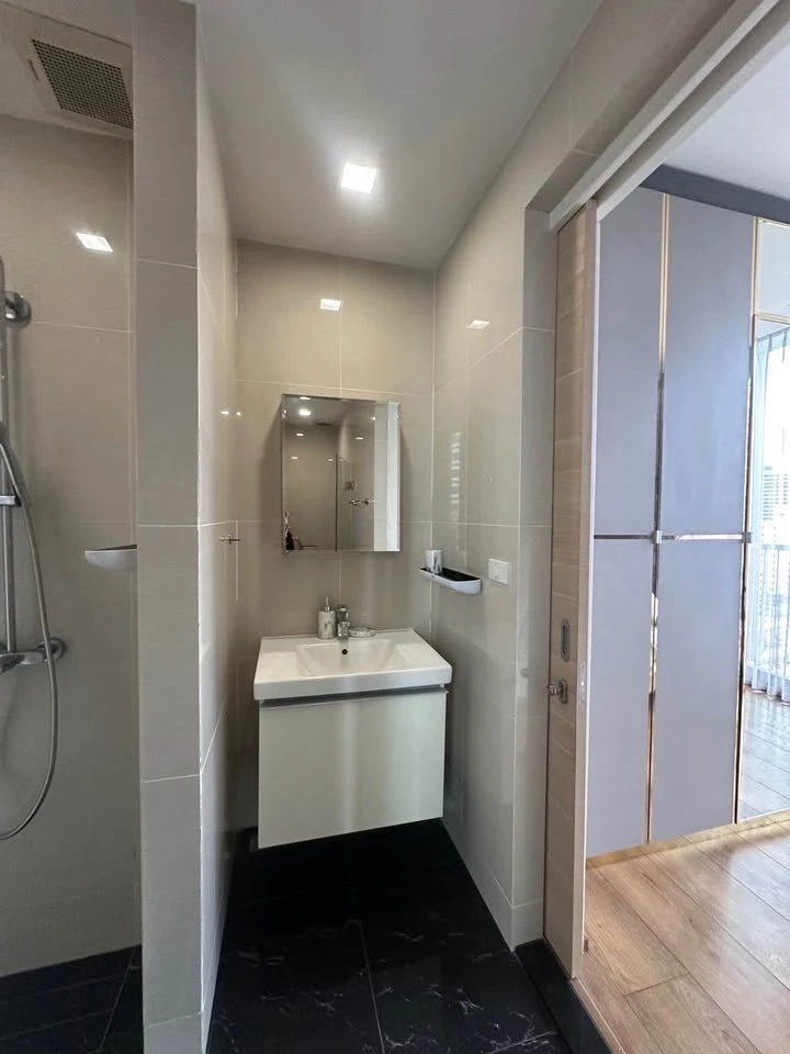 For rent: Park 24 Origin Phrom Phong, spacious room, fully furnished with built-in furniture, just bring your own luggage and move in.