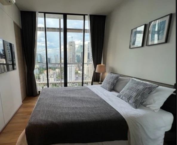 For rent: Park 24 Origin Phrom Phong, a lovely room, decorated in a cool theme, complete with furniture and appliances. Don't miss it!