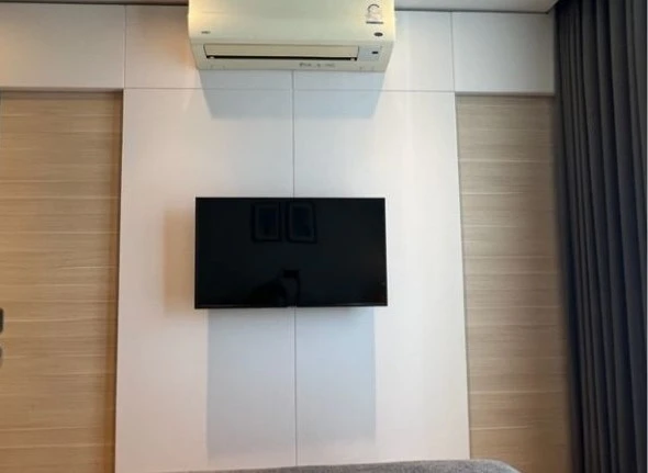 For rent: Park 24 Origin Phrom Phong, a lovely room, decorated in a cool theme, complete with furniture and appliances. Don't miss it!