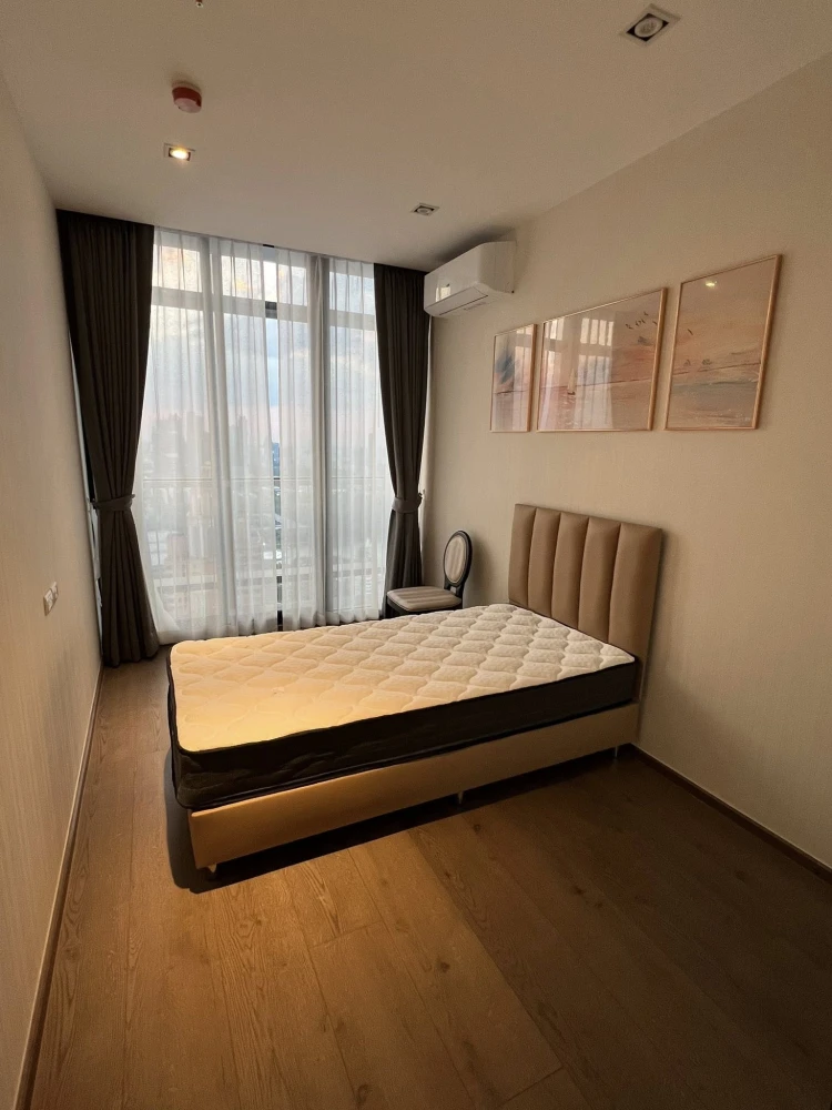 For rent: Park 24 Origin Phrom Phong, corner unit with Chao Phraya River, Benjakitti Park and skyscraper views. Book now!